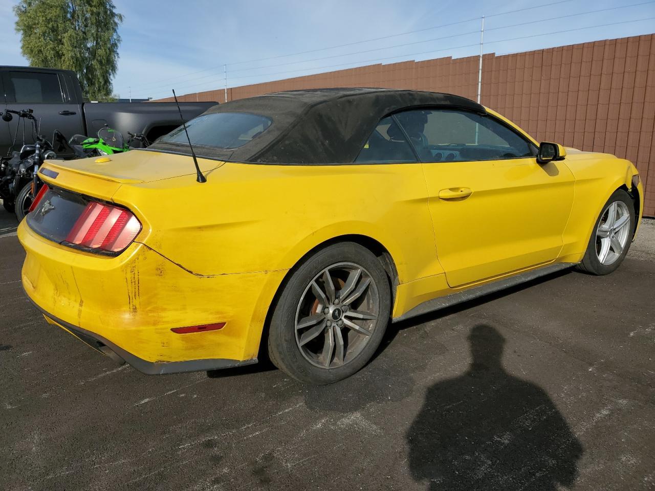 2015 Ford Mustang - zdjęcie 3