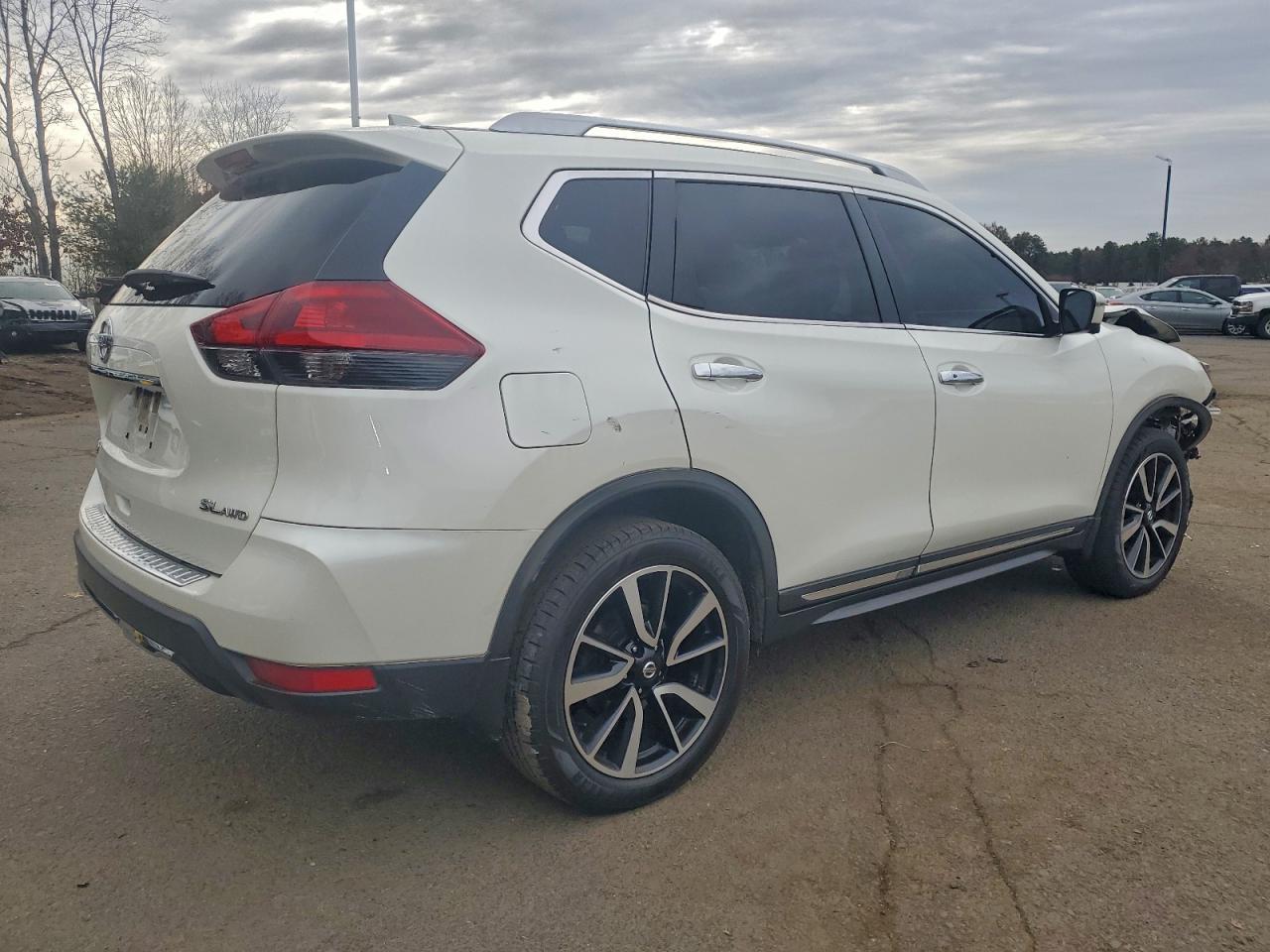 2018 Nissan Rogue - zdjęcie 3