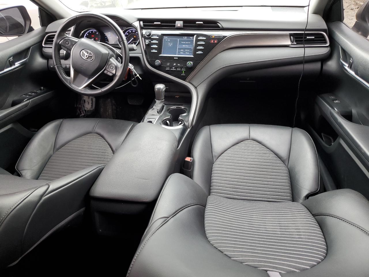 2020 Toyota Camry - zdjęcie 8