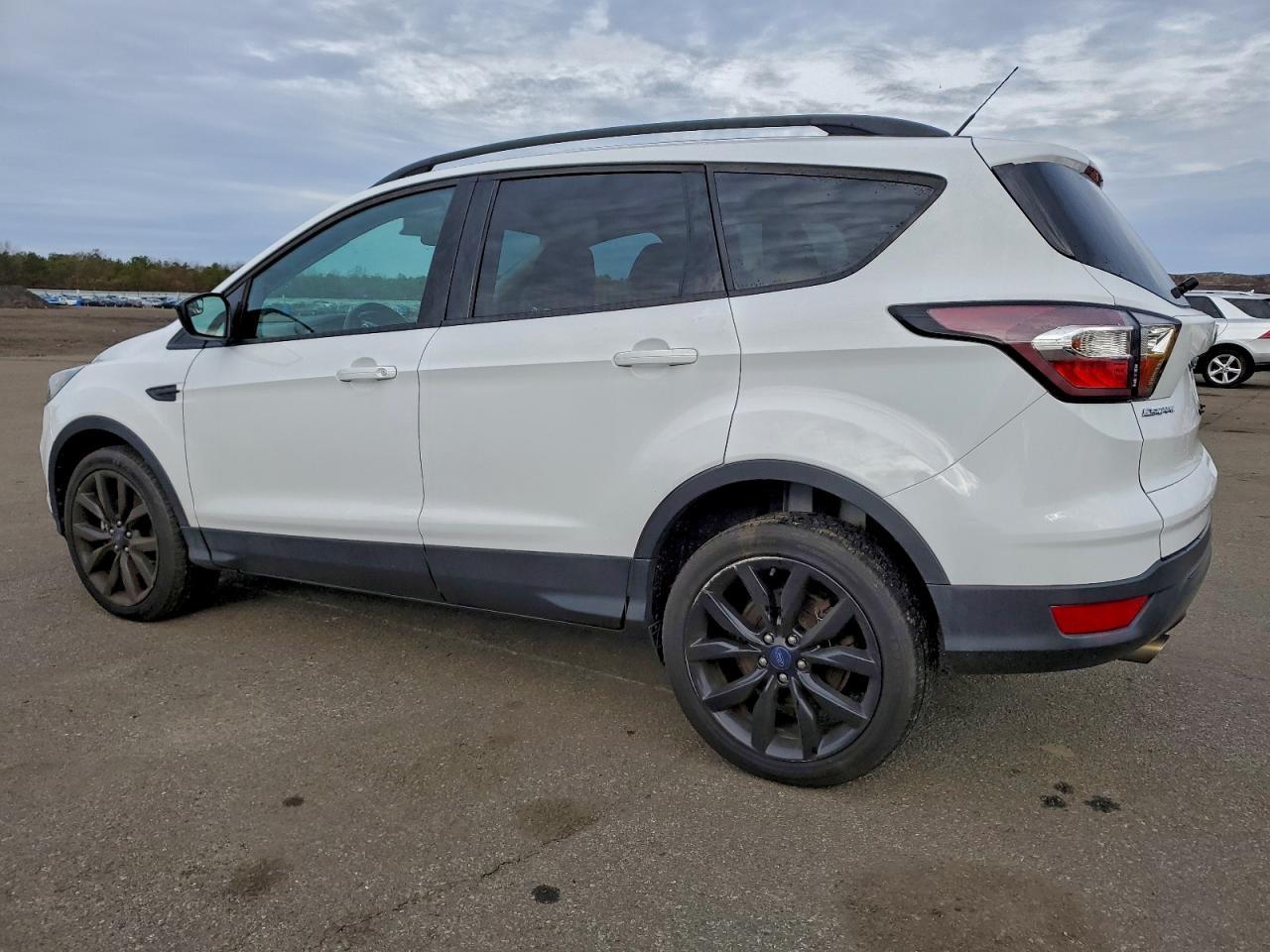 2017 Ford Escape - zdjęcie 2