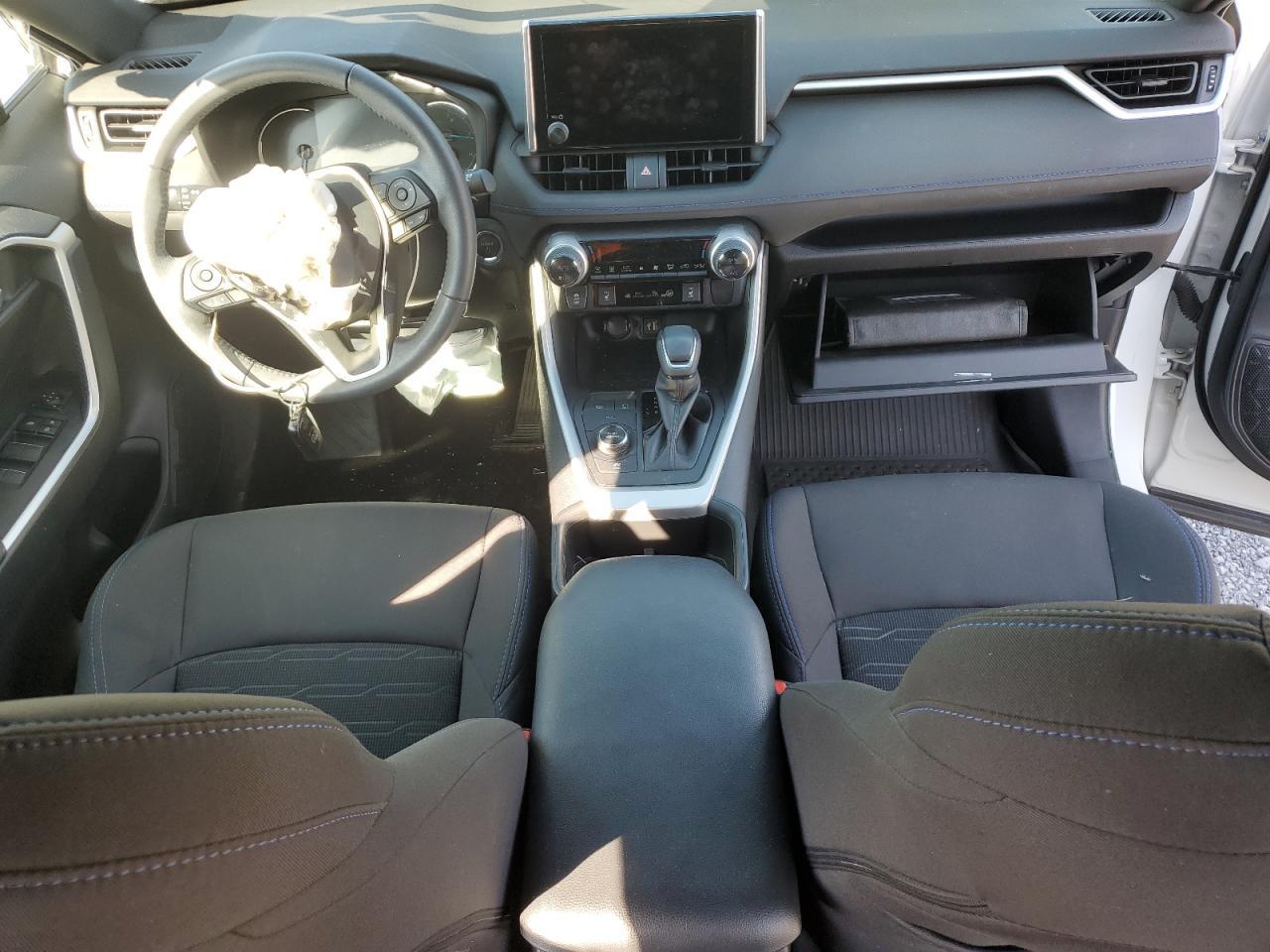 2023 Toyota RAV 4 - zdjęcie 8