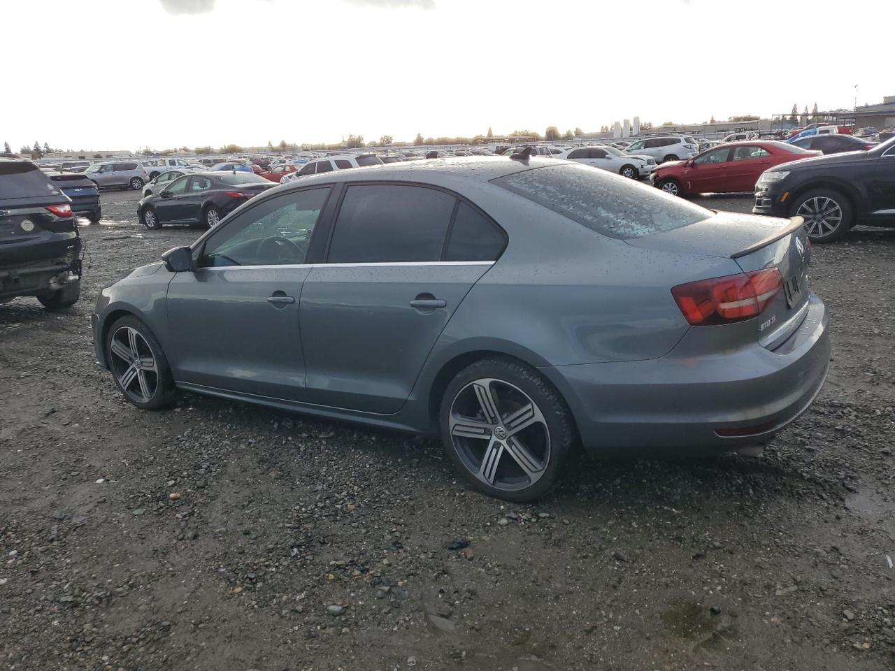 2017 Volkswagen Jetta - zdjęcie 2