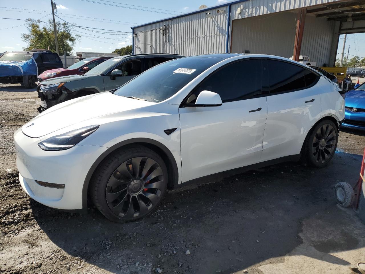 2023 Tesla Model Y - zdjęcie główne