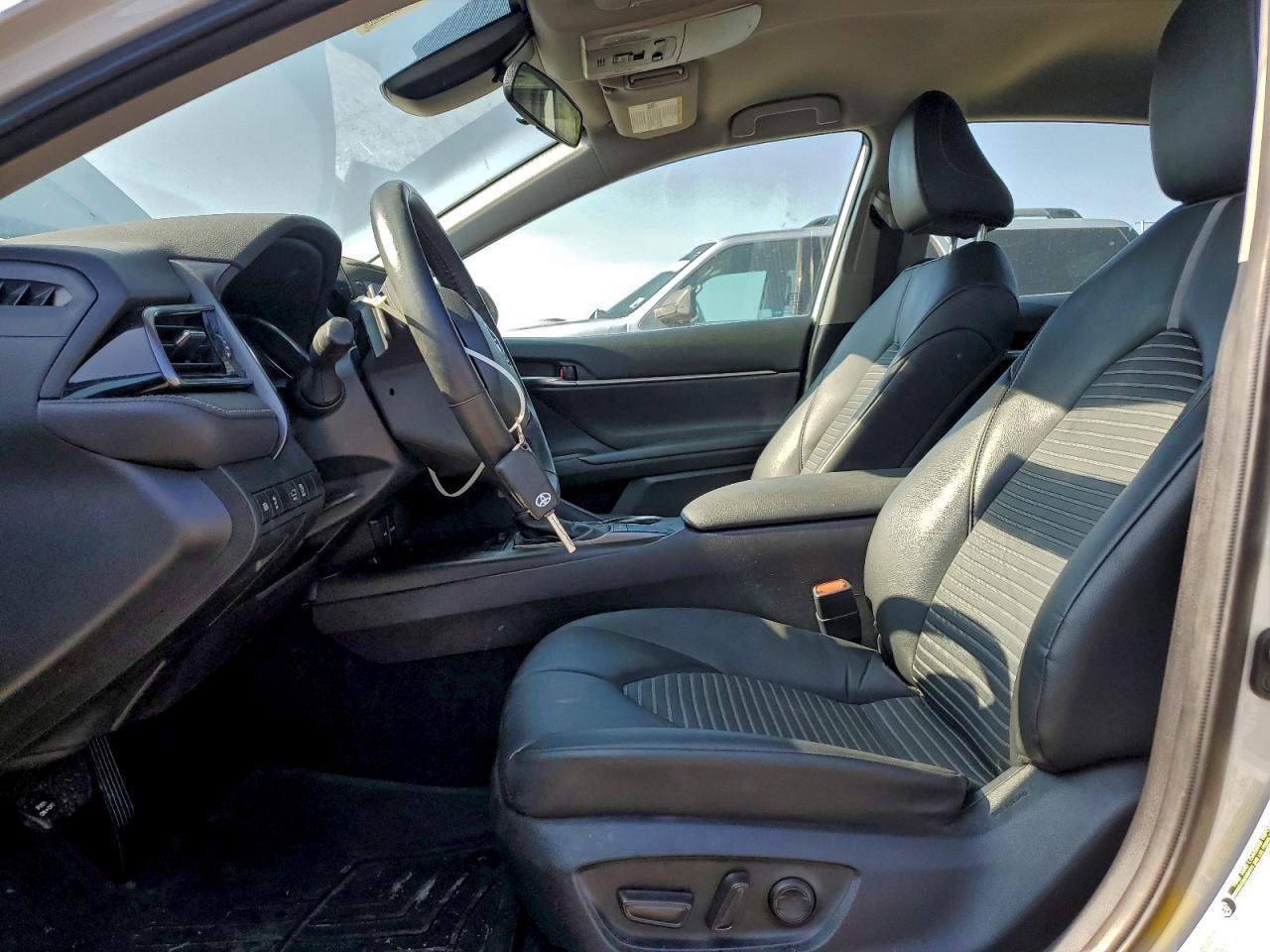 2023 Toyota Camry - zdjęcie 7