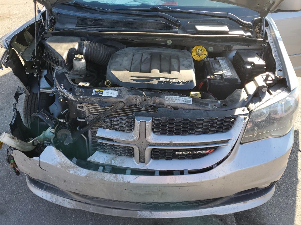 2016 Dodge Grand Caravan R/T - zdjęcie 12