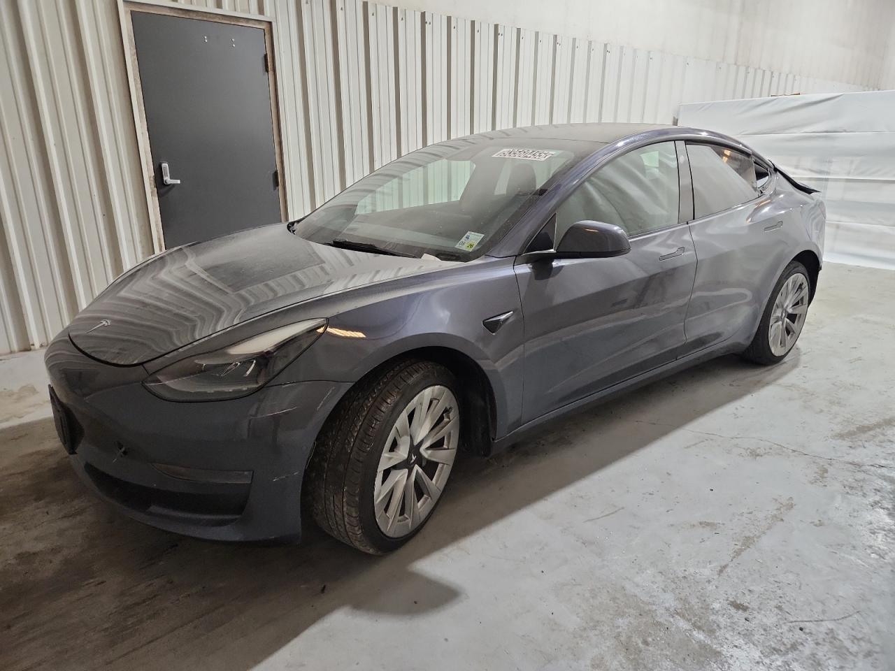 2022 Tesla Model 3 - zdjęcie główne