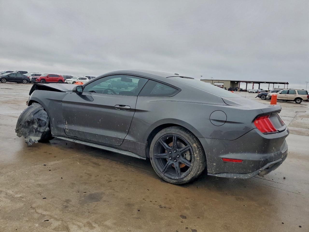 2020 Ford Mustang - zdjęcie 2