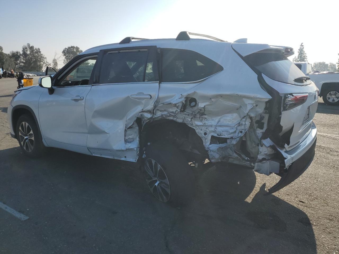 2022 Toyota Highlander - zdjęcie 2