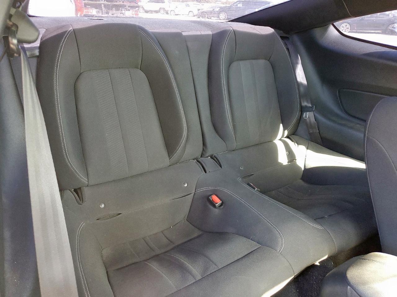 2021 Ford Mustang - zdjęcie 19