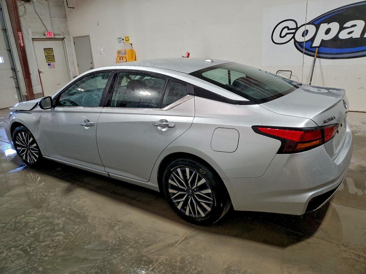 2025 Nissan Altima - zdjęcie 2