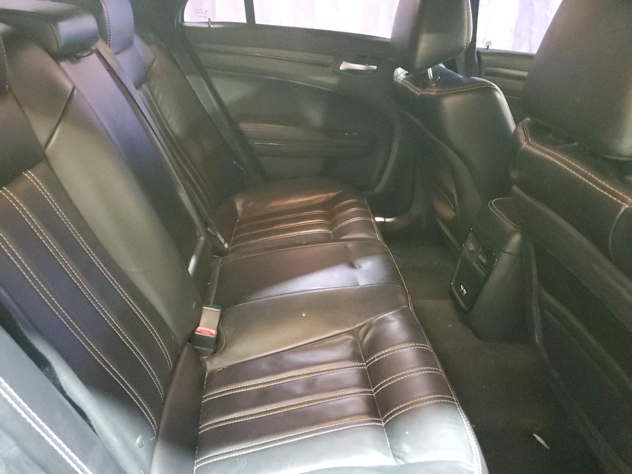 2016 Chrysler 300 - zdjęcie 10