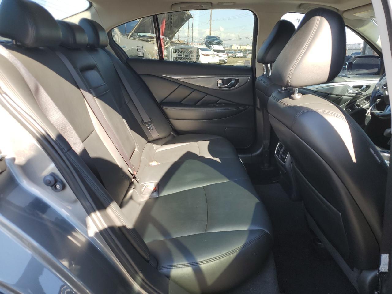 2015 Infiniti Q50 - zdjęcie 10