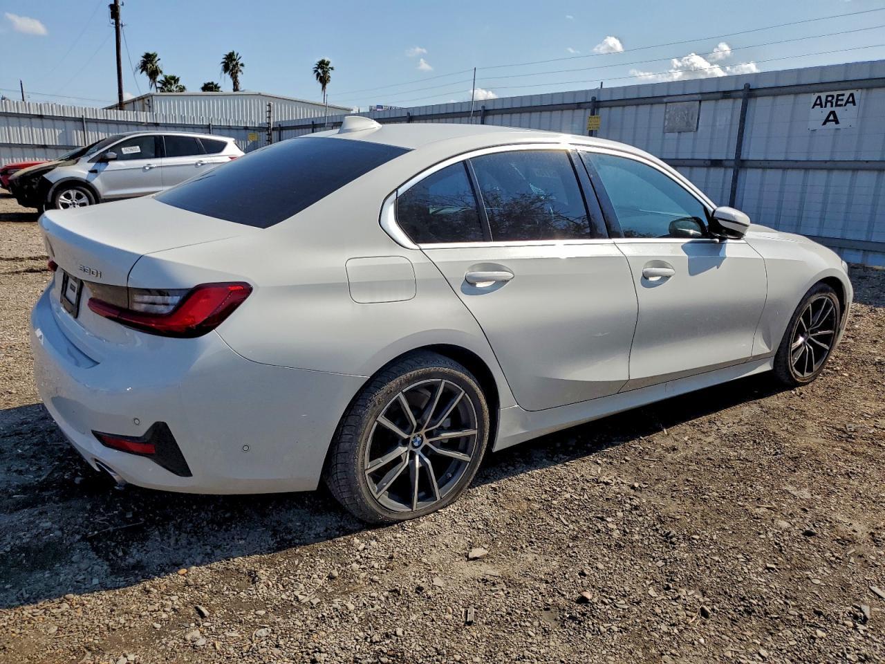 2020 BMW 330I - zdjęcie 3