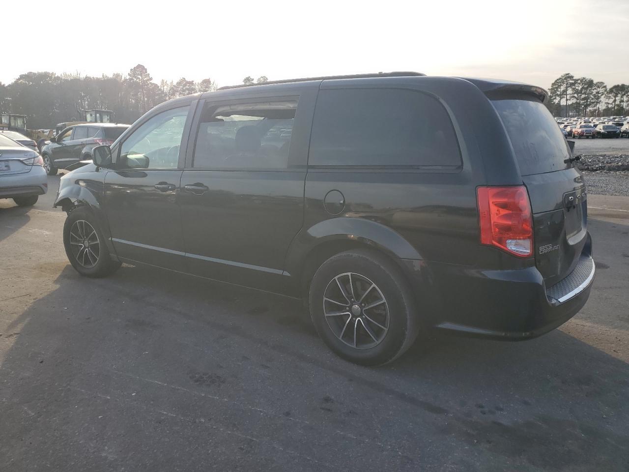 2018 Dodge Grand Caravan Gt - zdjęcie 2