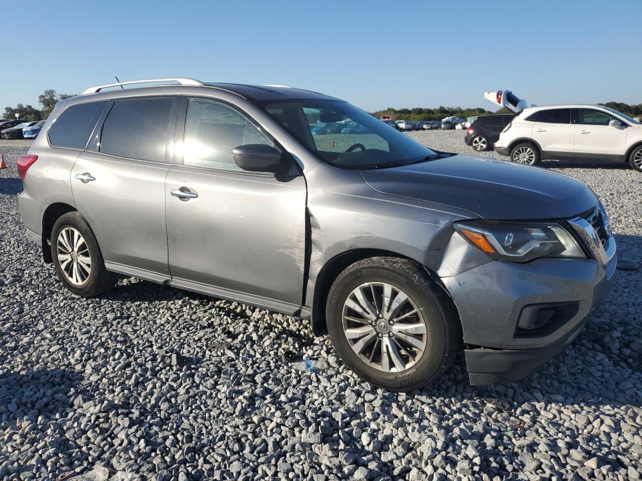 2018 Nissan Pathfinder - zdjęcie 4