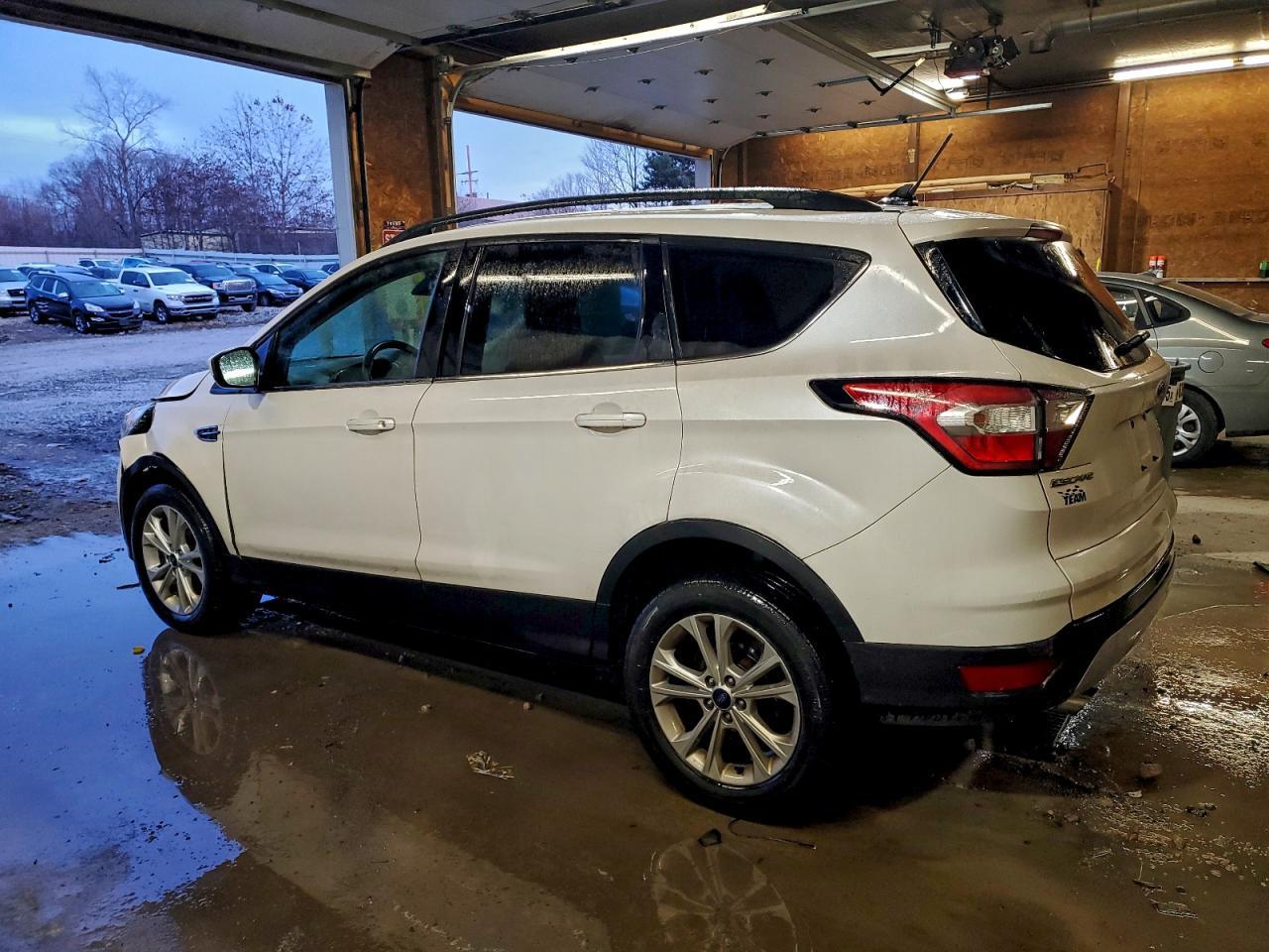 2018 Ford Escape - zdjęcie 2