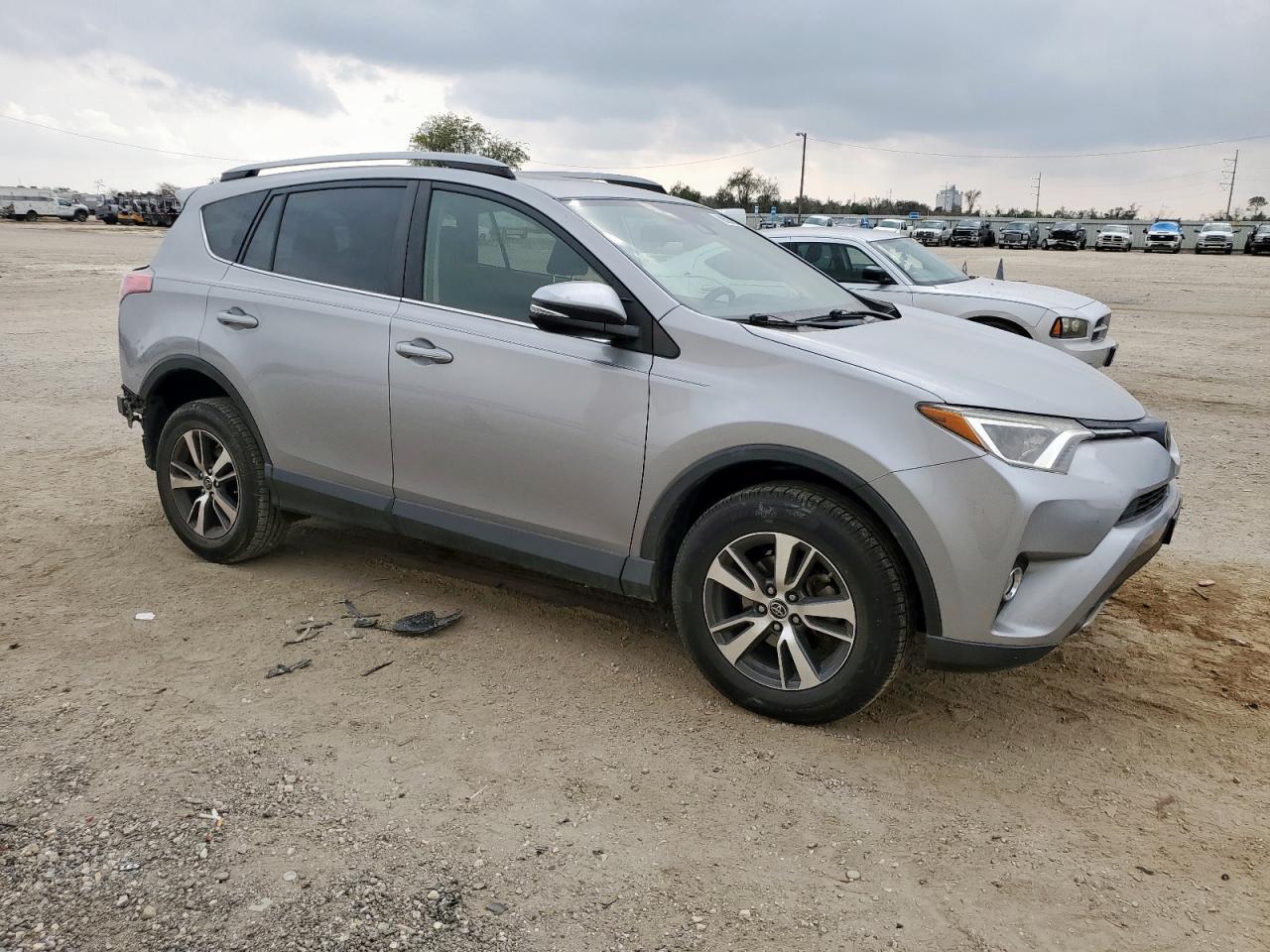 2018 Toyota RAV 4 - zdjęcie 4