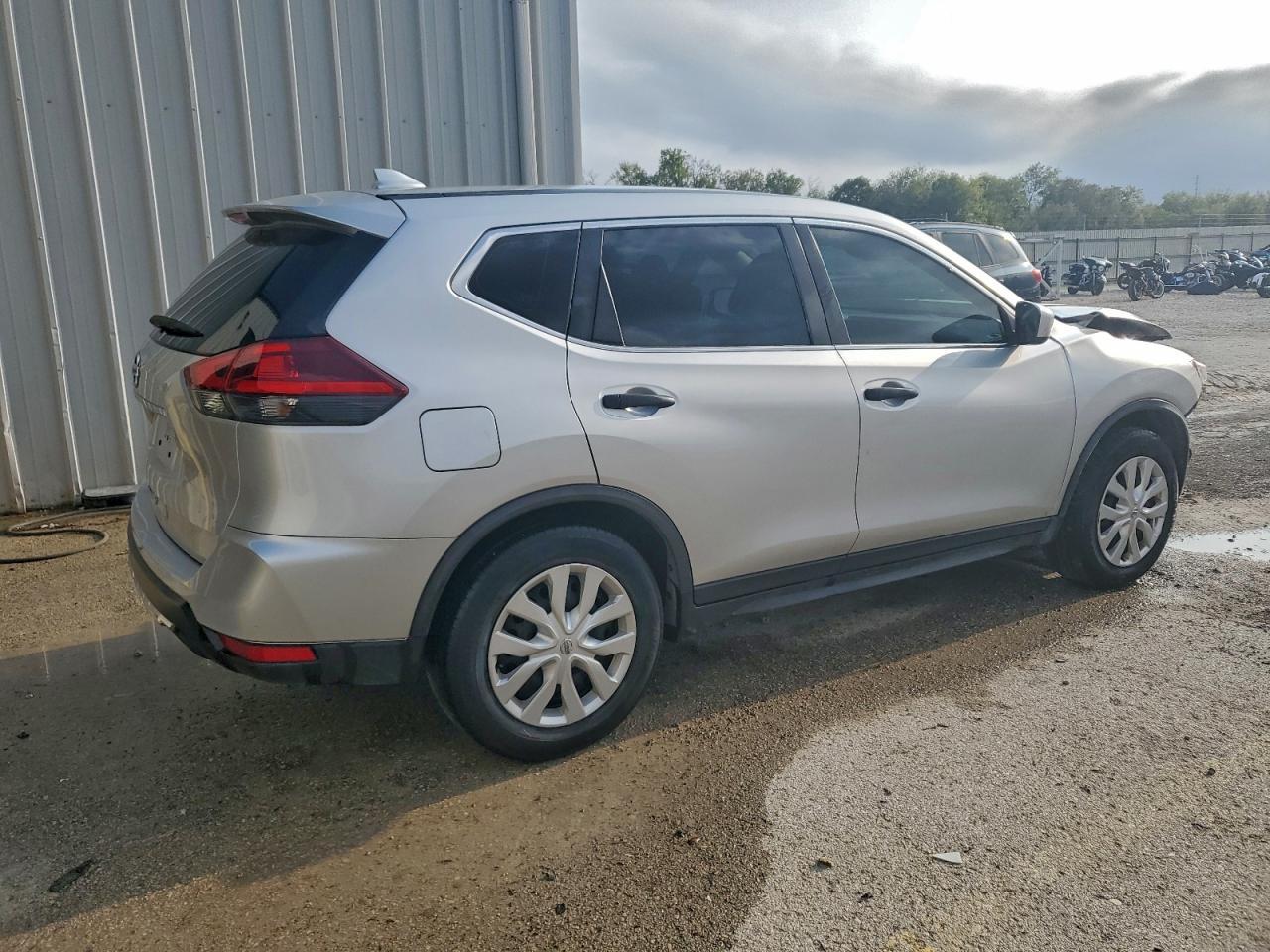 2020 Nissan Rogue S - zdjęcie 3