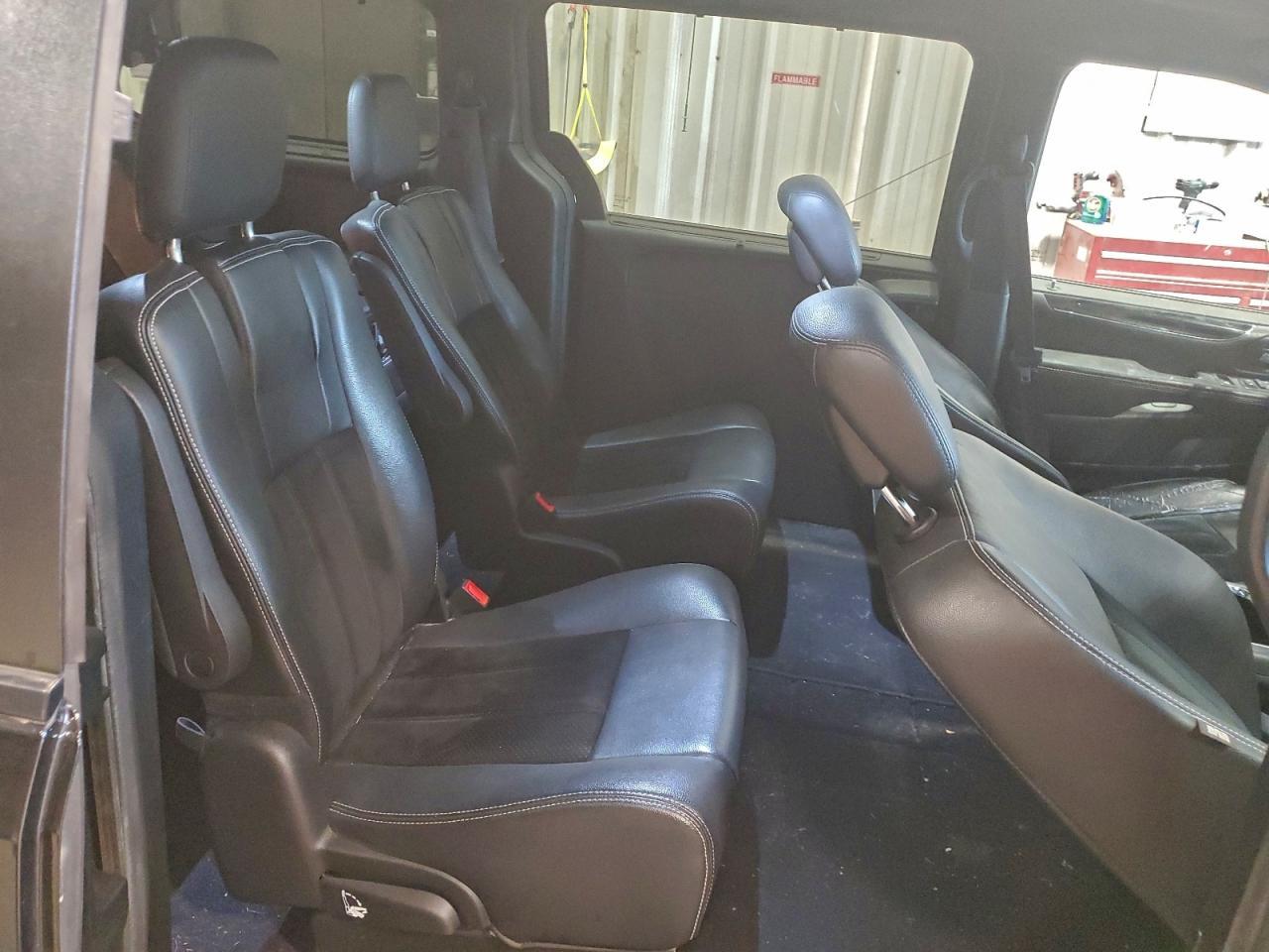 2016 Dodge Caravan - zdjęcie 11