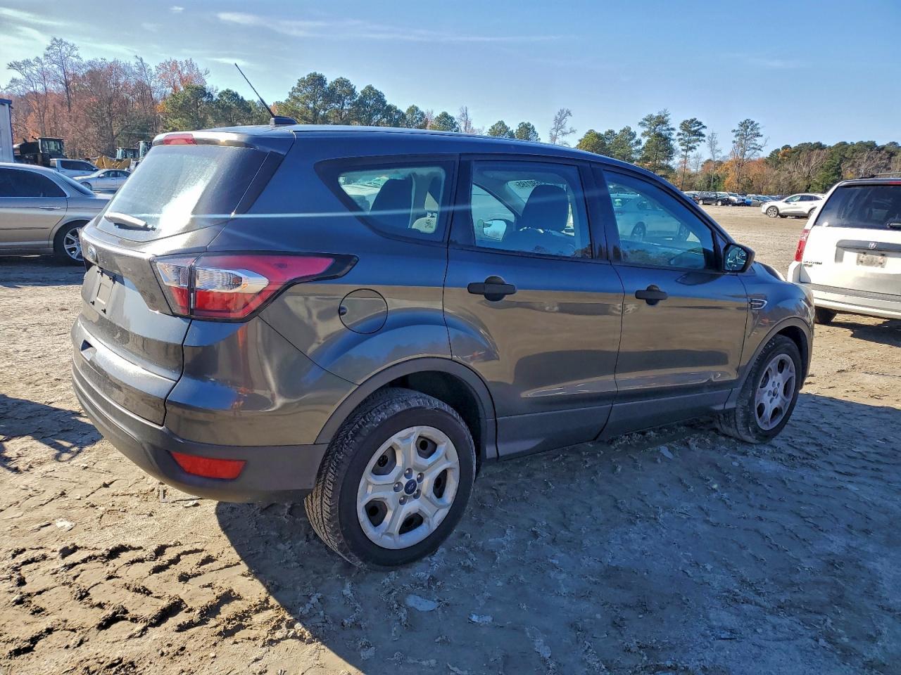 2017 Ford Escape - zdjęcie 3