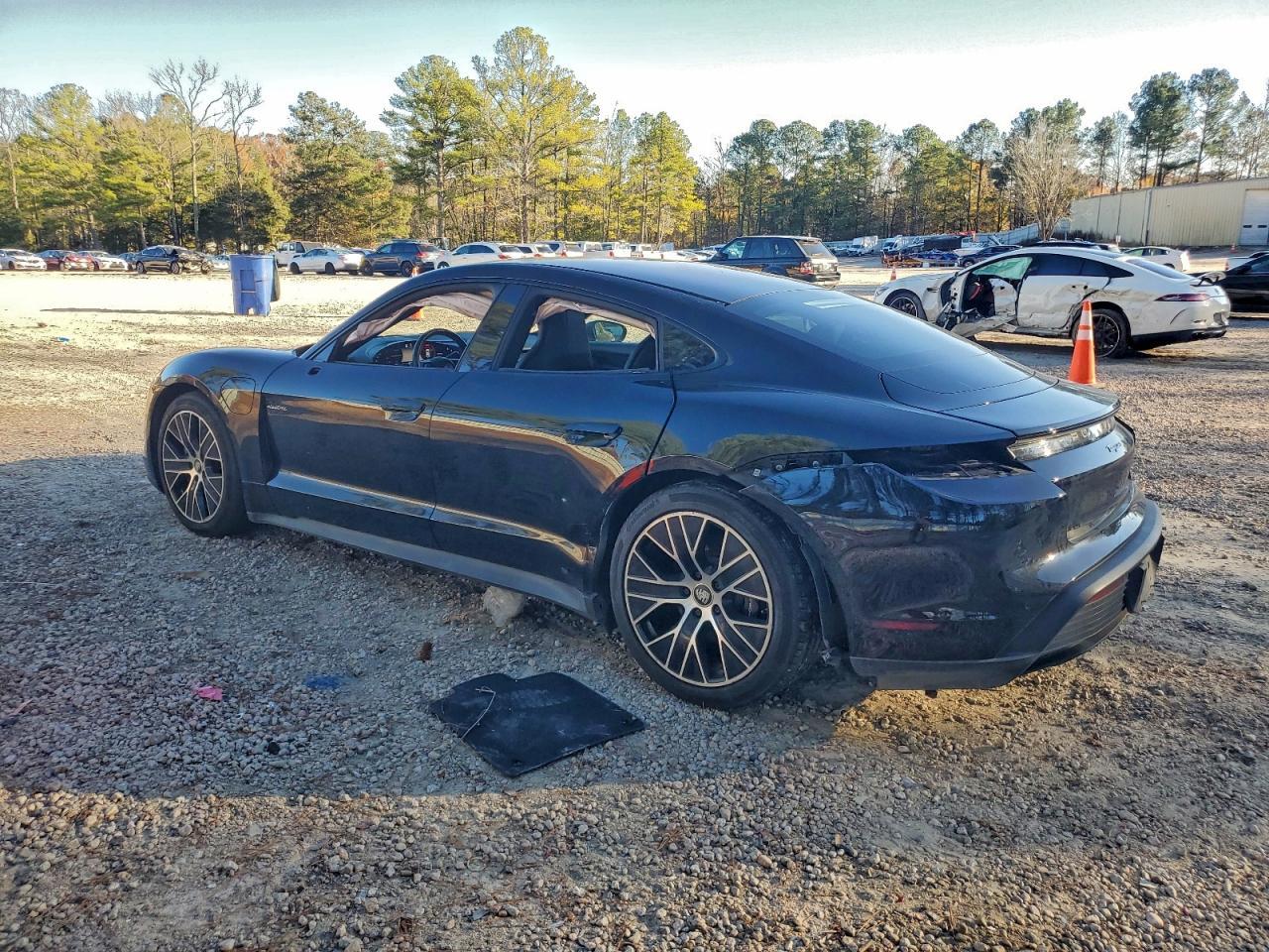 2021 Porsche Taycan - zdjęcie 2