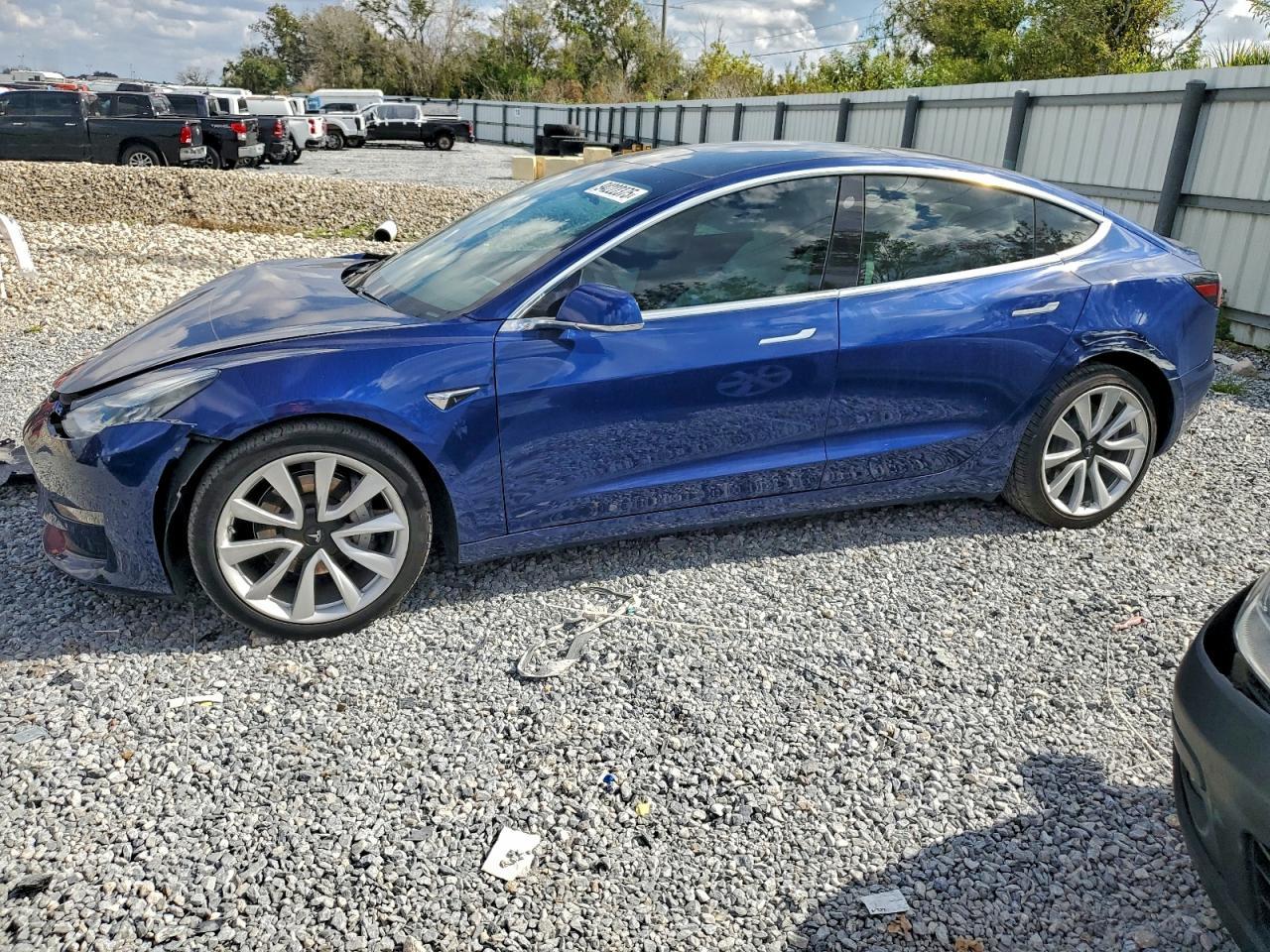 2020 Tesla Model 3 - zdjęcie główne