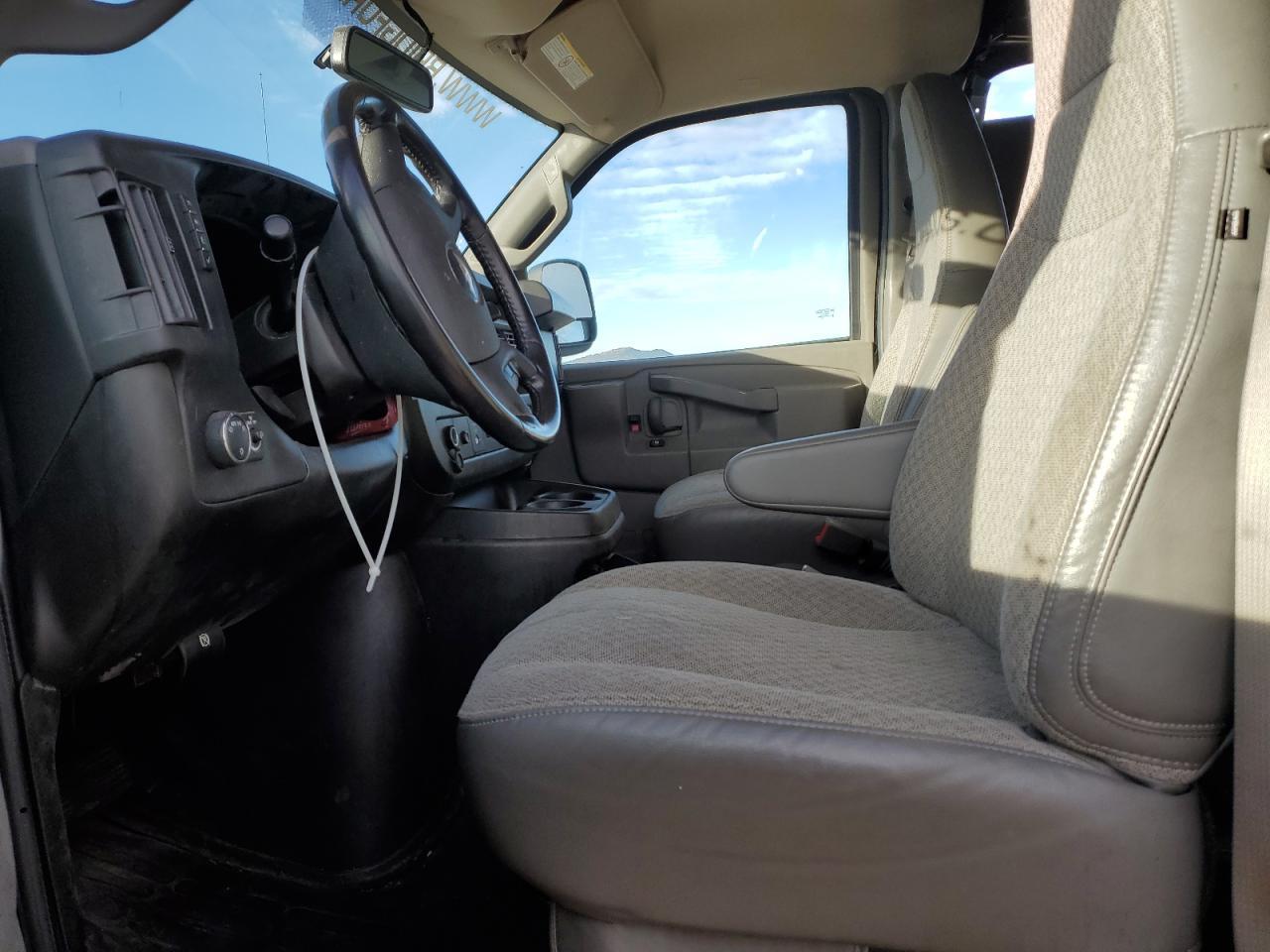 2023 Chevrolet Express G2500 - zdjęcie 7