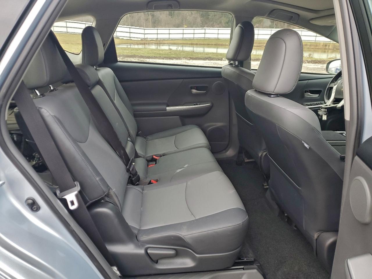 2014 Toyota Prius V - zdjęcie 10