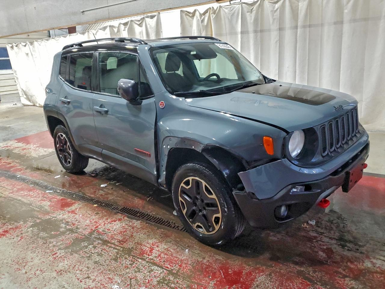 2015 Jeep Renegade Trailhawk - zdjęcie 4