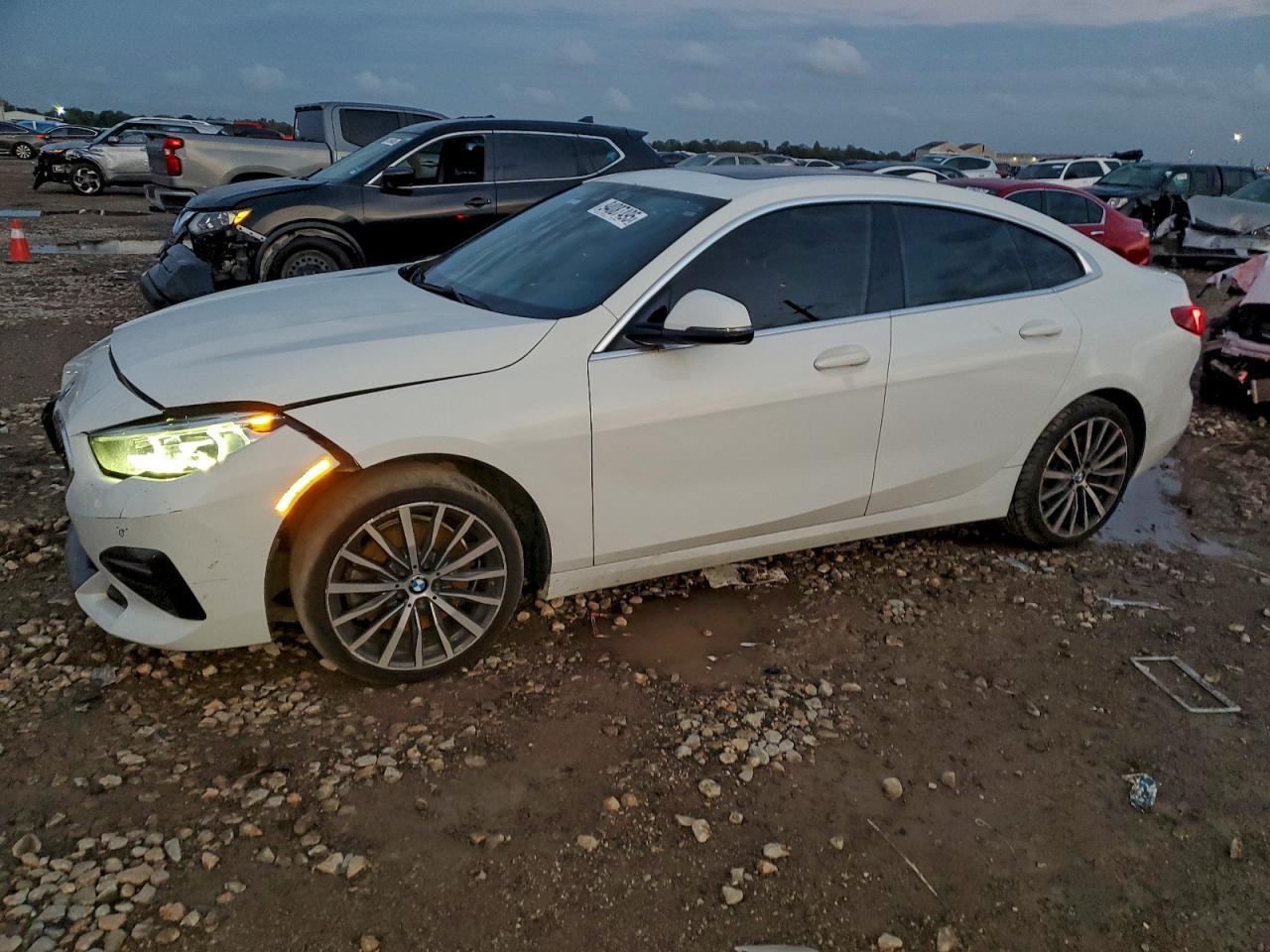 2021 BMW Seria 2 - zdjęcie główne