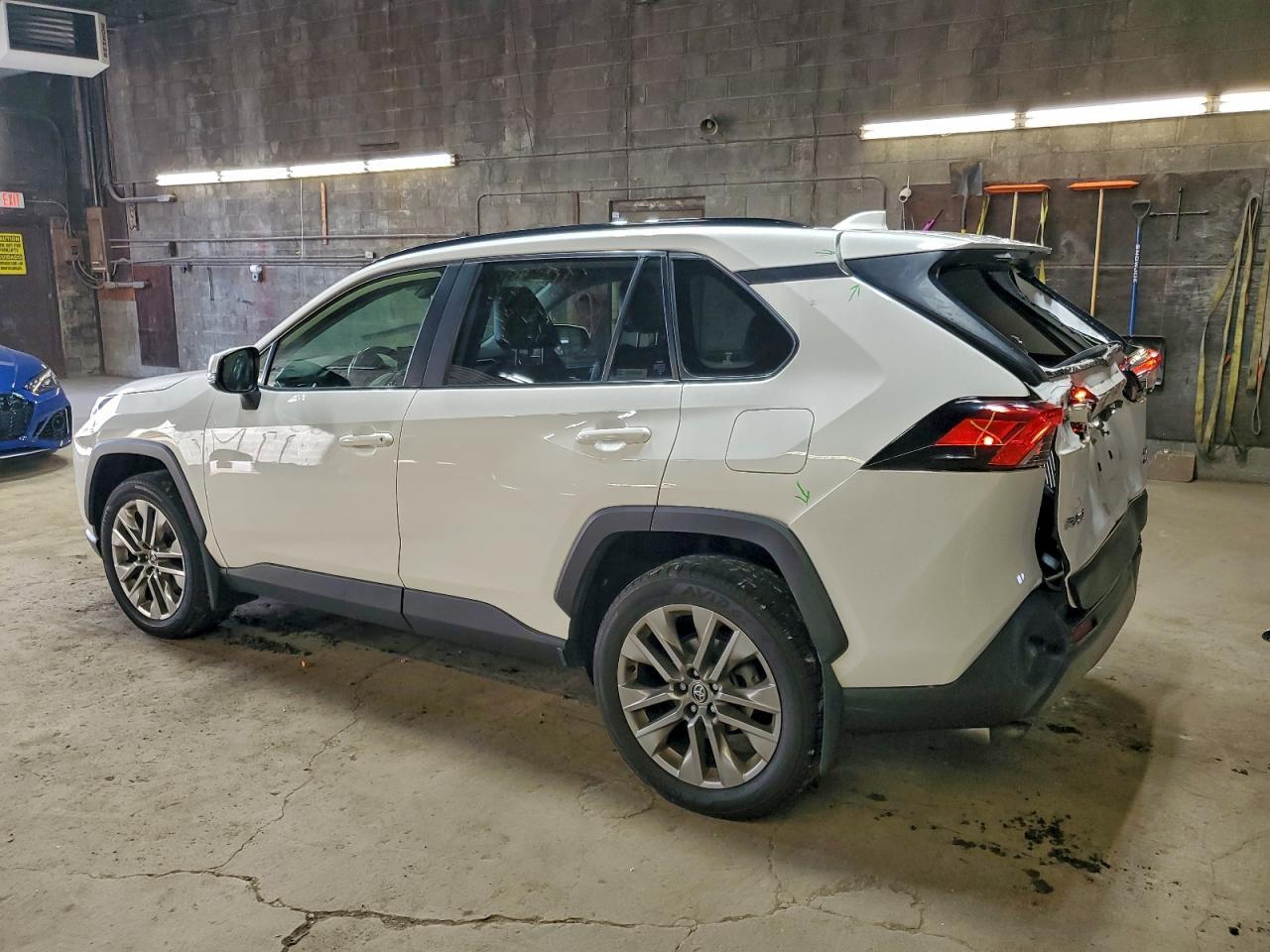 2020 Toyota RAV 4 - zdjęcie 2