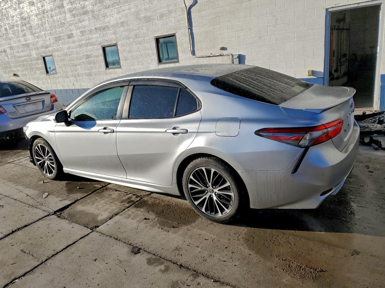 2018 Toyota Camry - zdjęcie 2