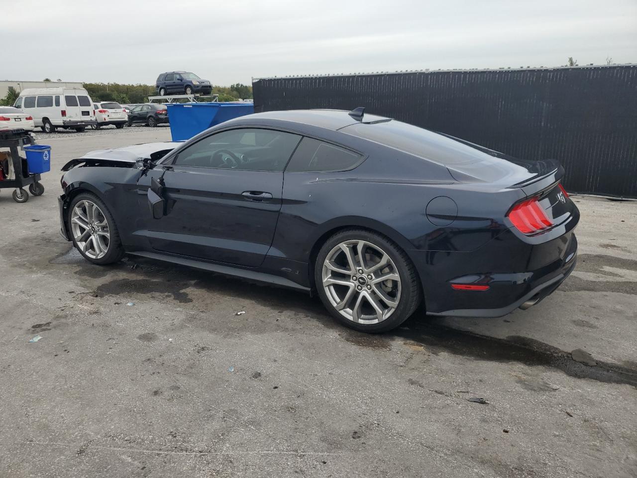2021 Ford Mustang - zdjęcie 2