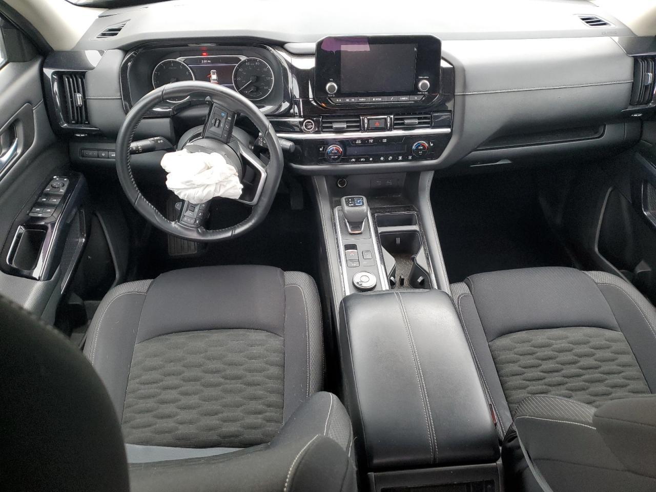 2022 Nissan Pathfinder Sv - zdjęcie 8