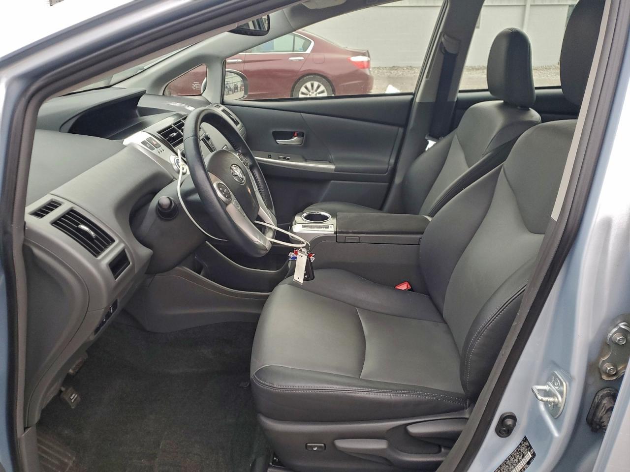 2014 Toyota Prius V - zdjęcie 7