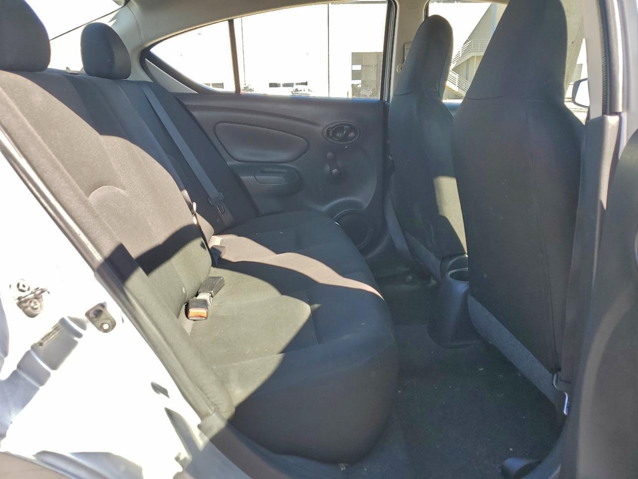 2017 Nissan Versa S - zdjęcie 10