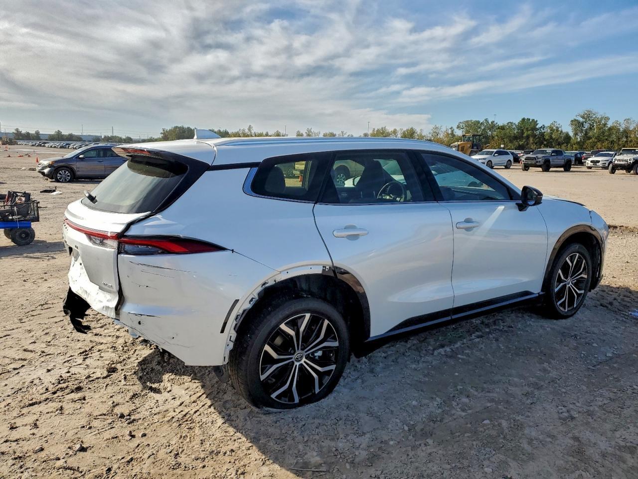 2025 Toyota Crown Signia Xle - zdjęcie 3