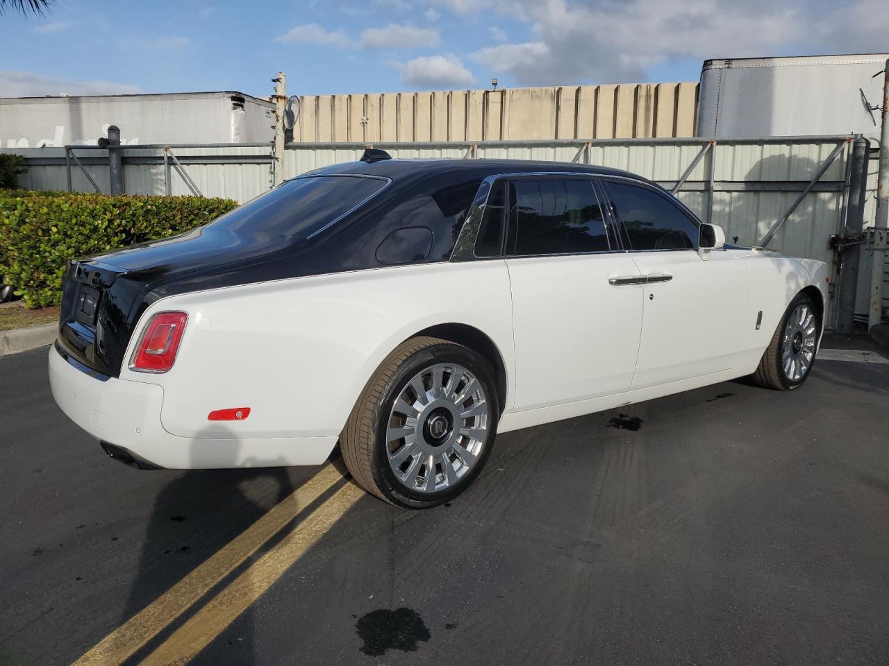 2022 Rolls-Royce Phantom - zdjęcie 3