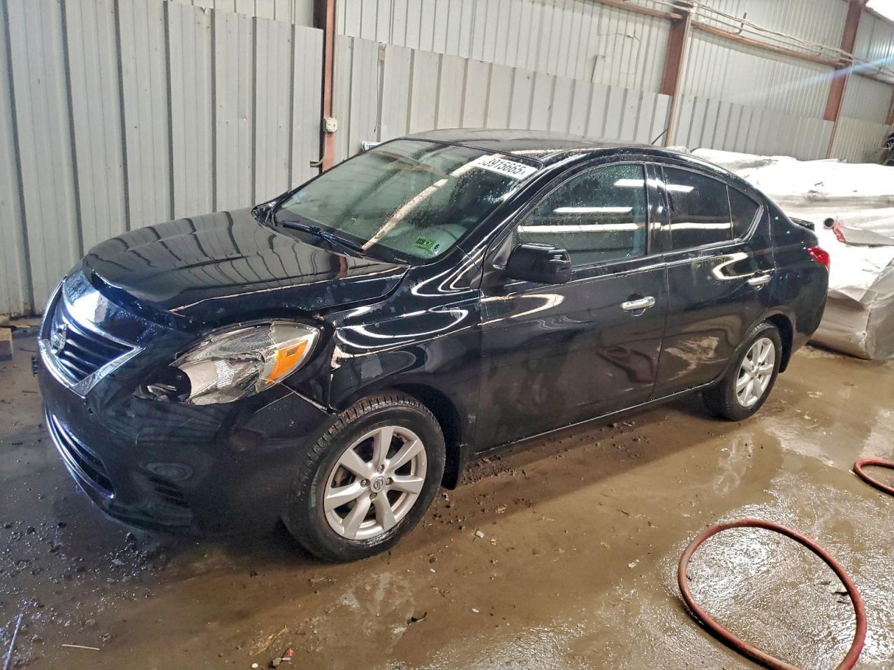 2014 Nissan Versa - zdjęcie główne