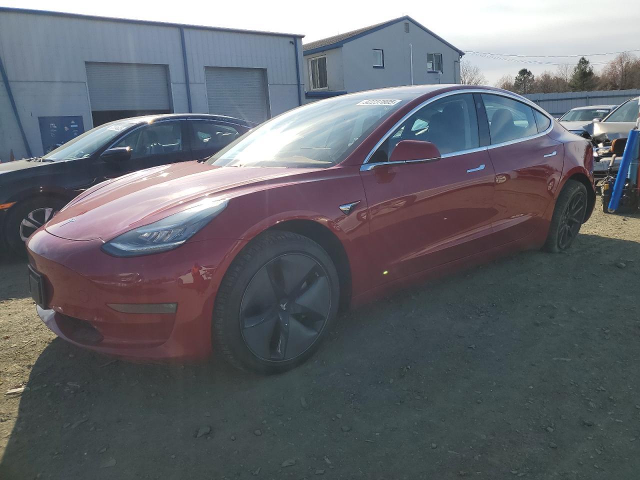 2018 Tesla Model 3 - zdjęcie główne