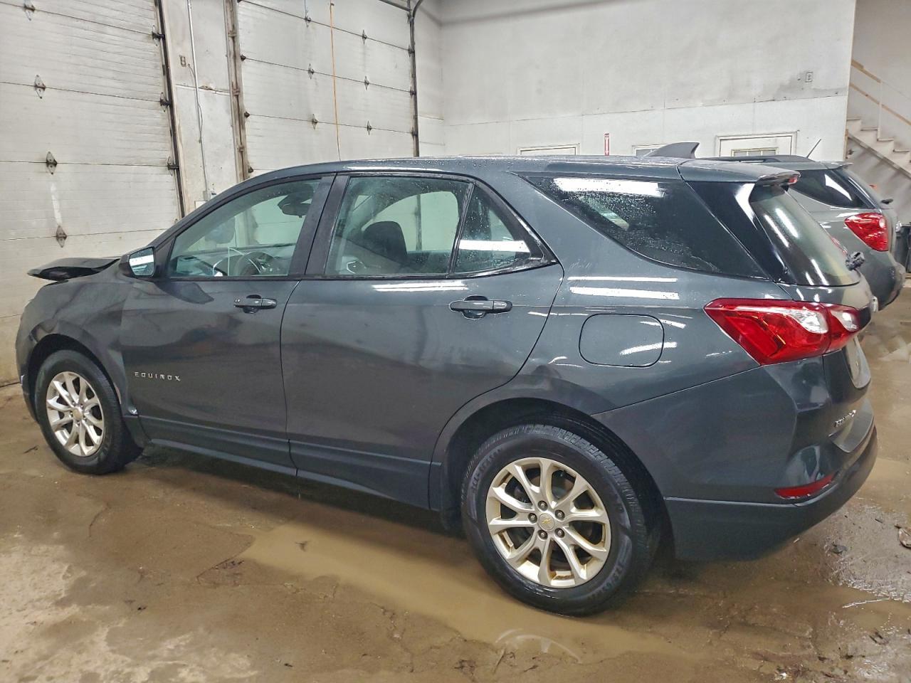 2020 Chevrolet Equinox Ls - zdjęcie 2