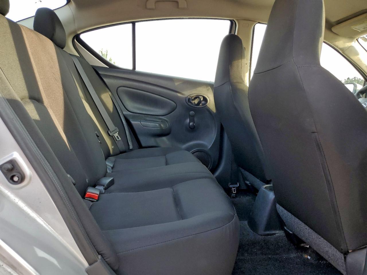 2017 Nissan Versa - zdjęcie 10