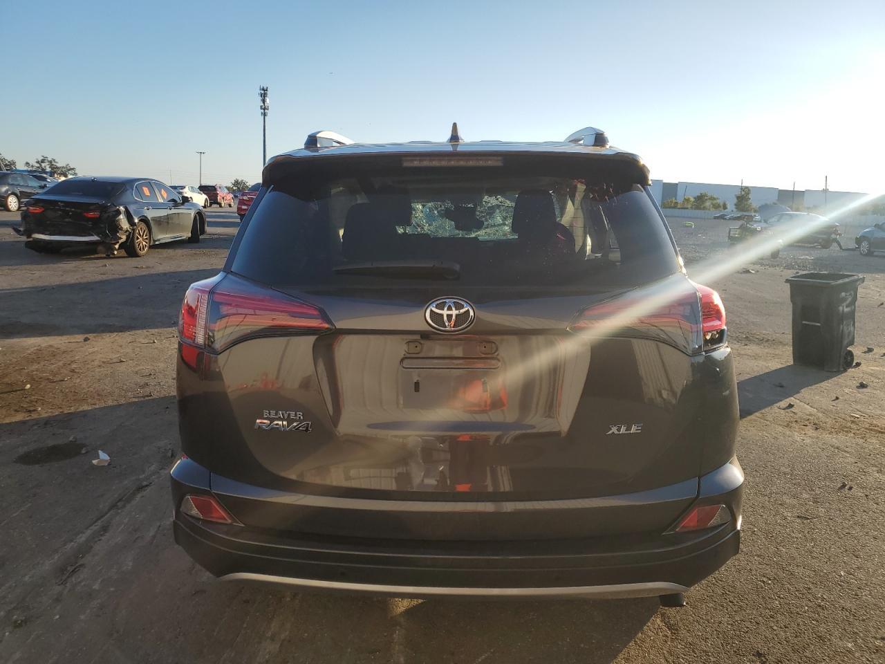 2018 Toyota RAV 4 - zdjęcie 6
