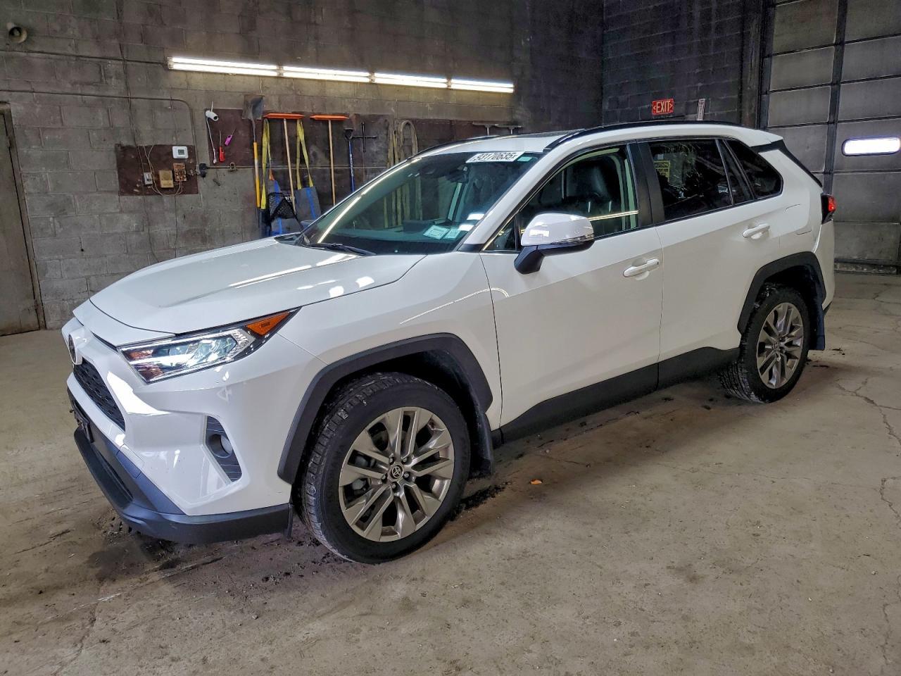 2020 Toyota RAV 4 - zdjęcie główne