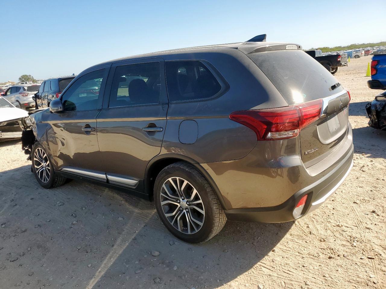 2017 Mitsubishi Outlander - zdjęcie 2