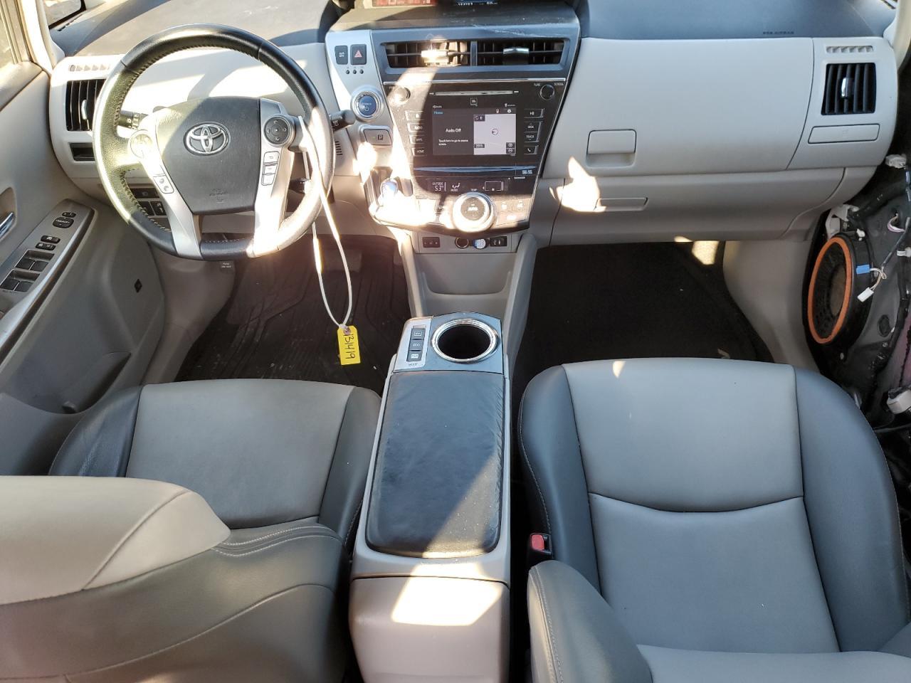 2015 Toyota Prius V - zdjęcie 8