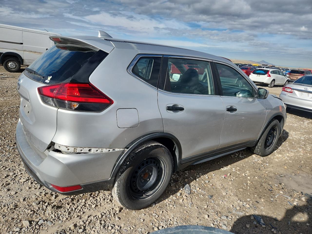 2017 Nissan Rogue S - zdjęcie 3