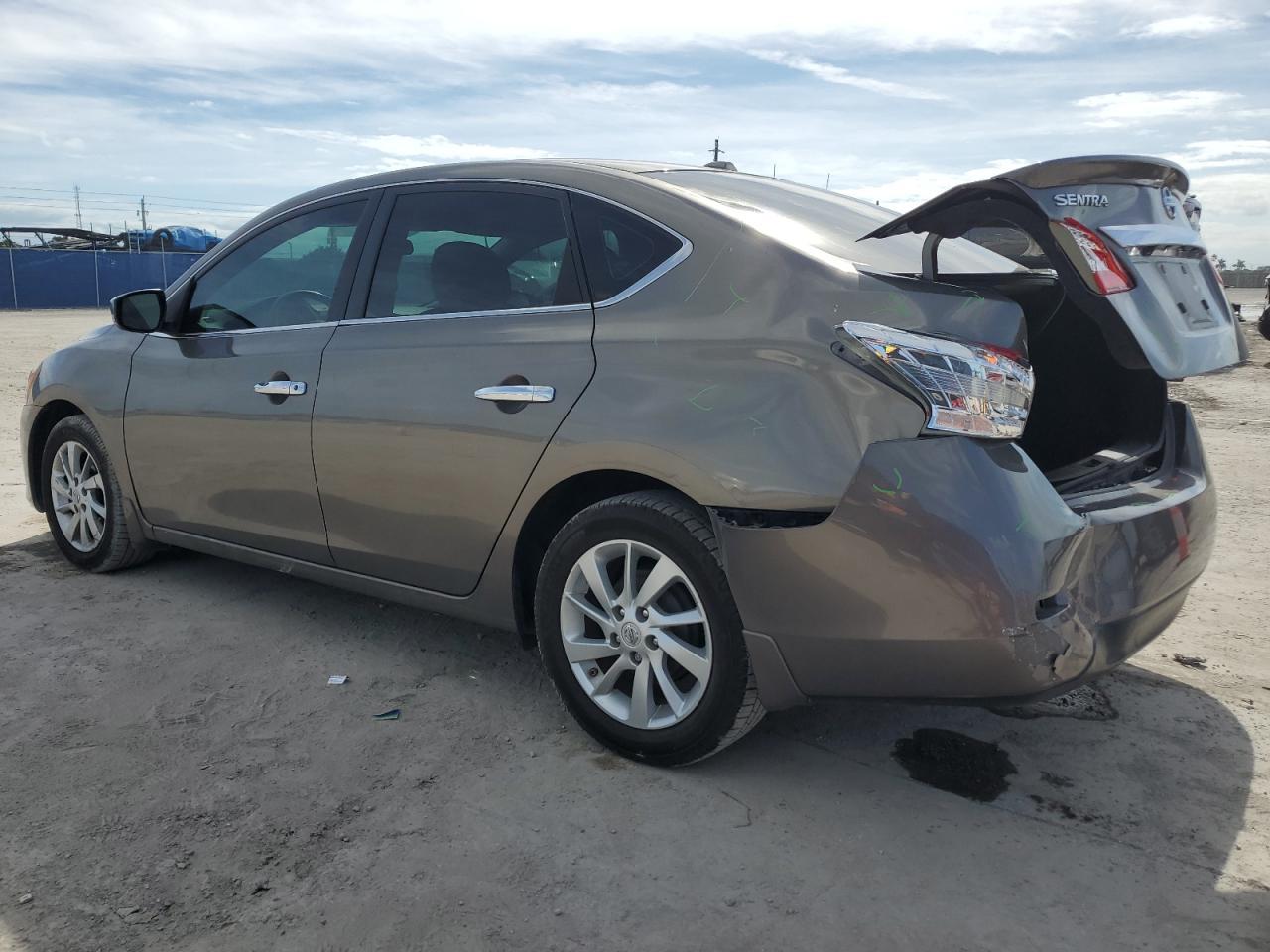 2015 Nissan Sentra - zdjęcie 2