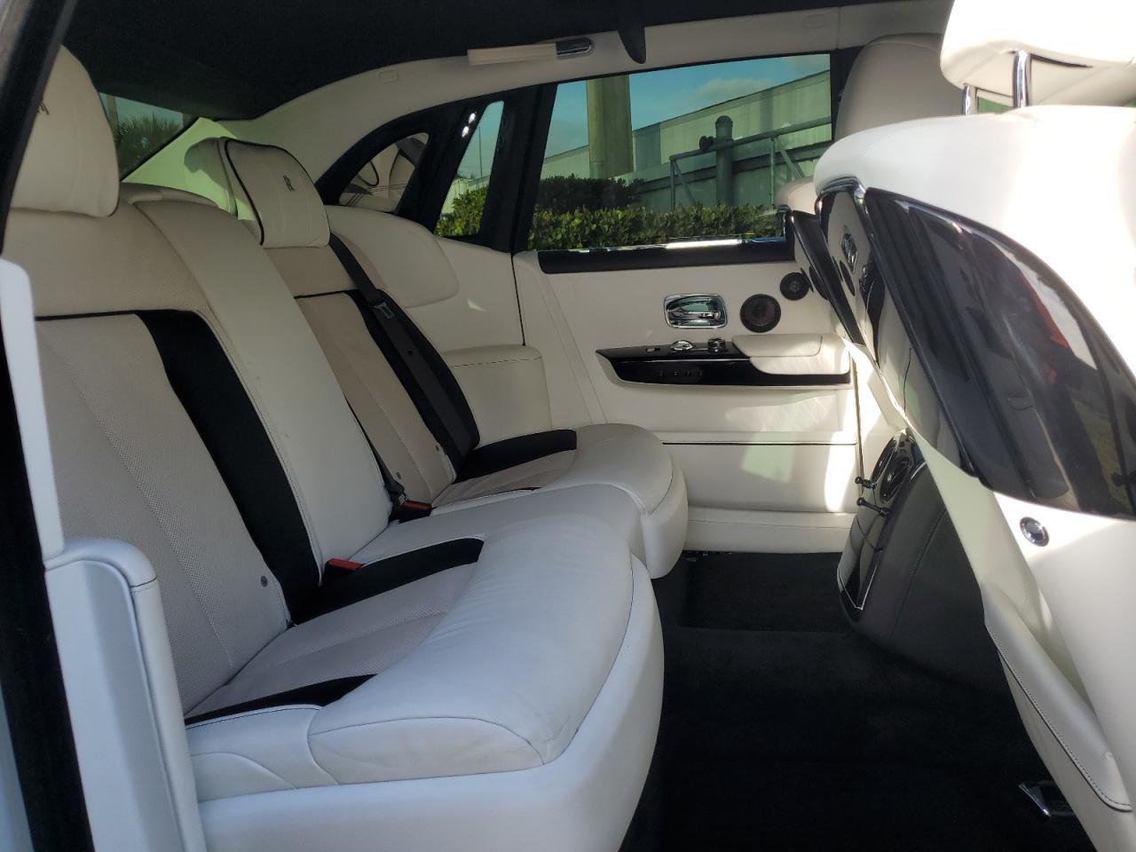 2022 Rolls-Royce Phantom - zdjęcie 11