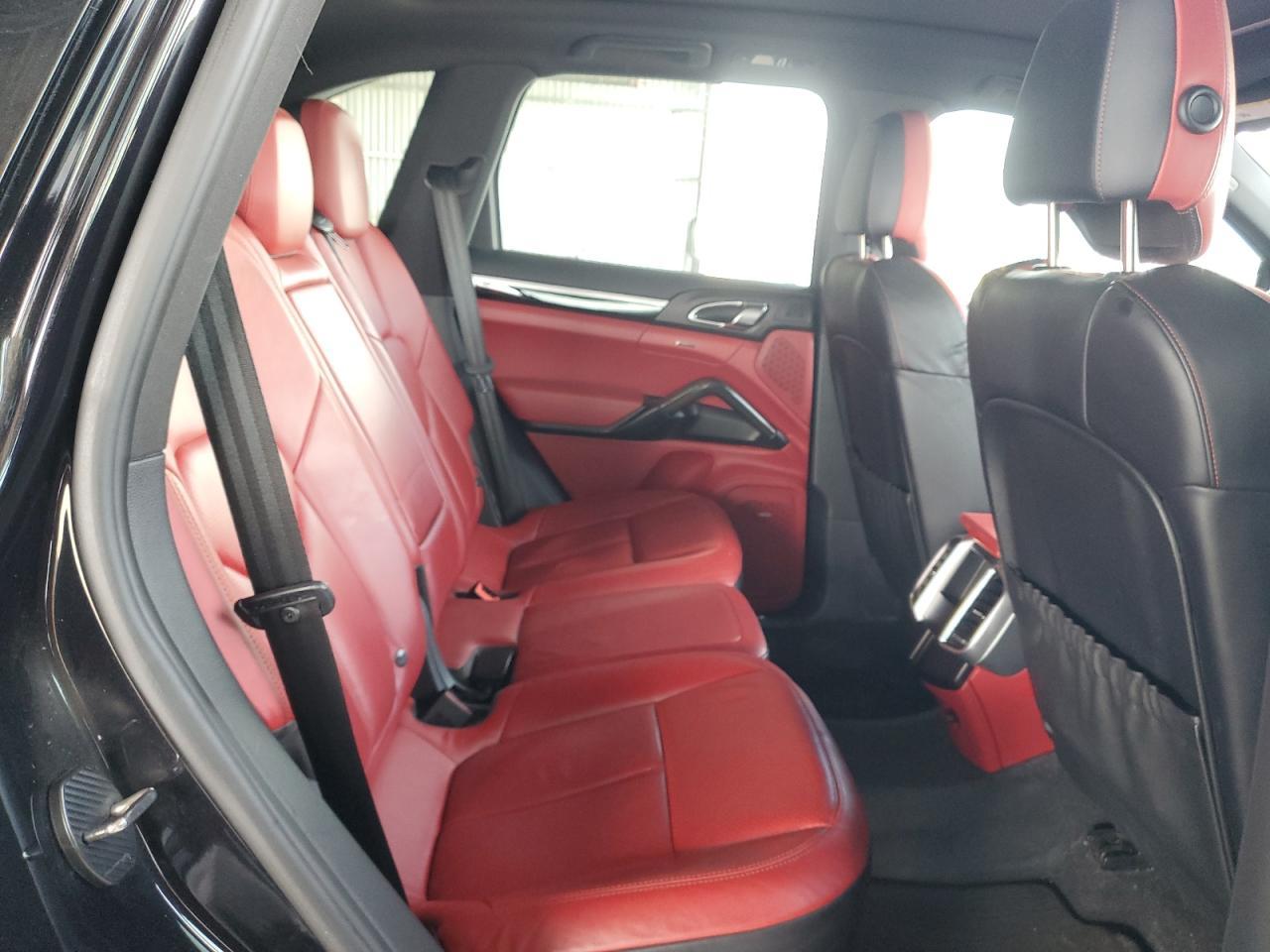 2014 Porsche Cayenne - zdjęcie 11